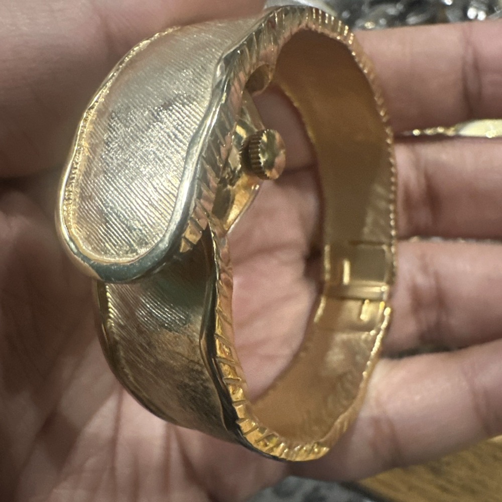 Vintage Woldman Swiss Peek a boo Gold Cuff Ladies Watch Manual Wind Fit 6in Rare
